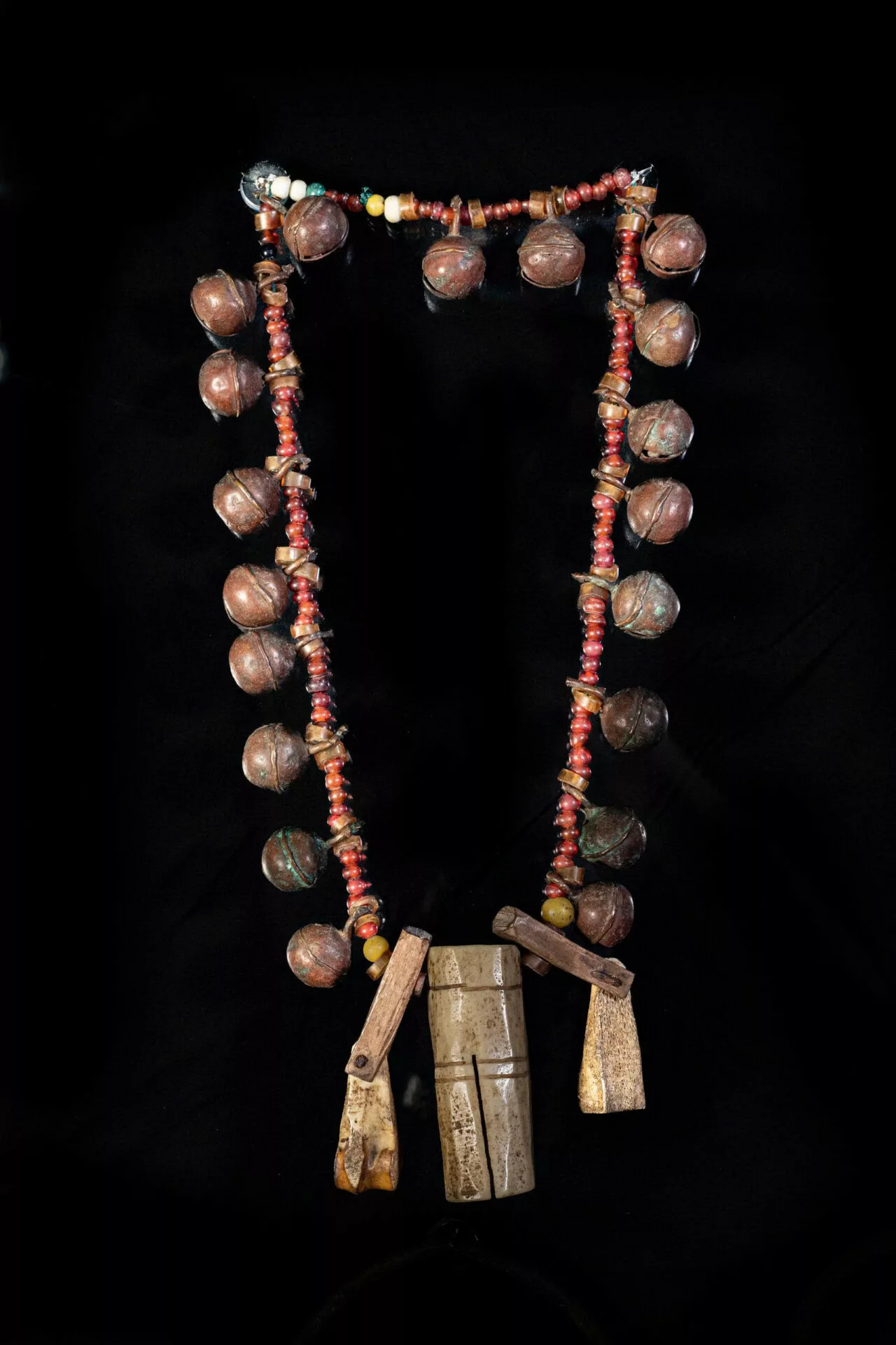 TRANG SỨC XƯƠNG THÚ TÂY NGUYÊN