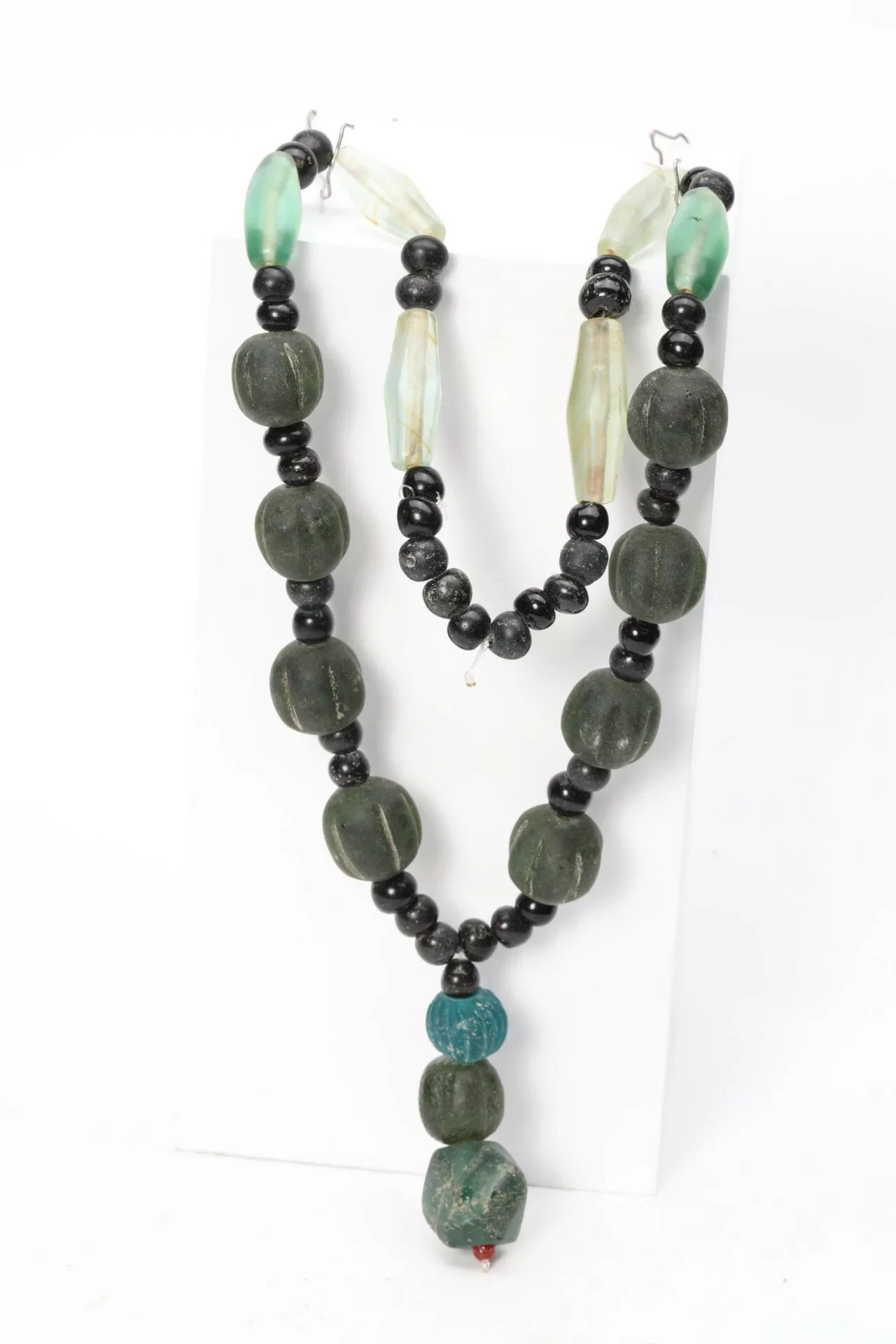 Silver and quartz jewelry of the Chinese ethnic group during the Nguyen Dynasty