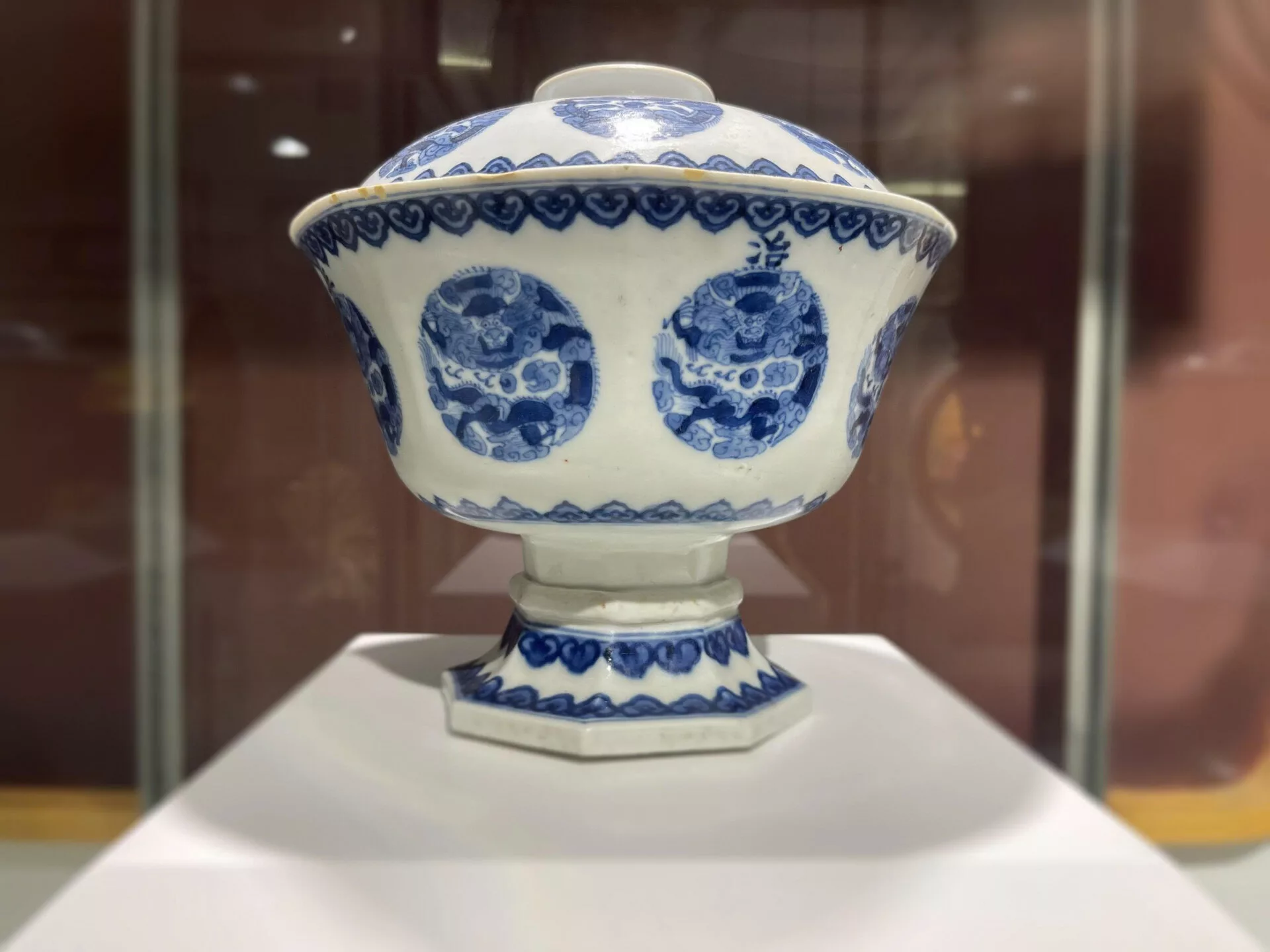 Khu đồ sứ hoàng cung