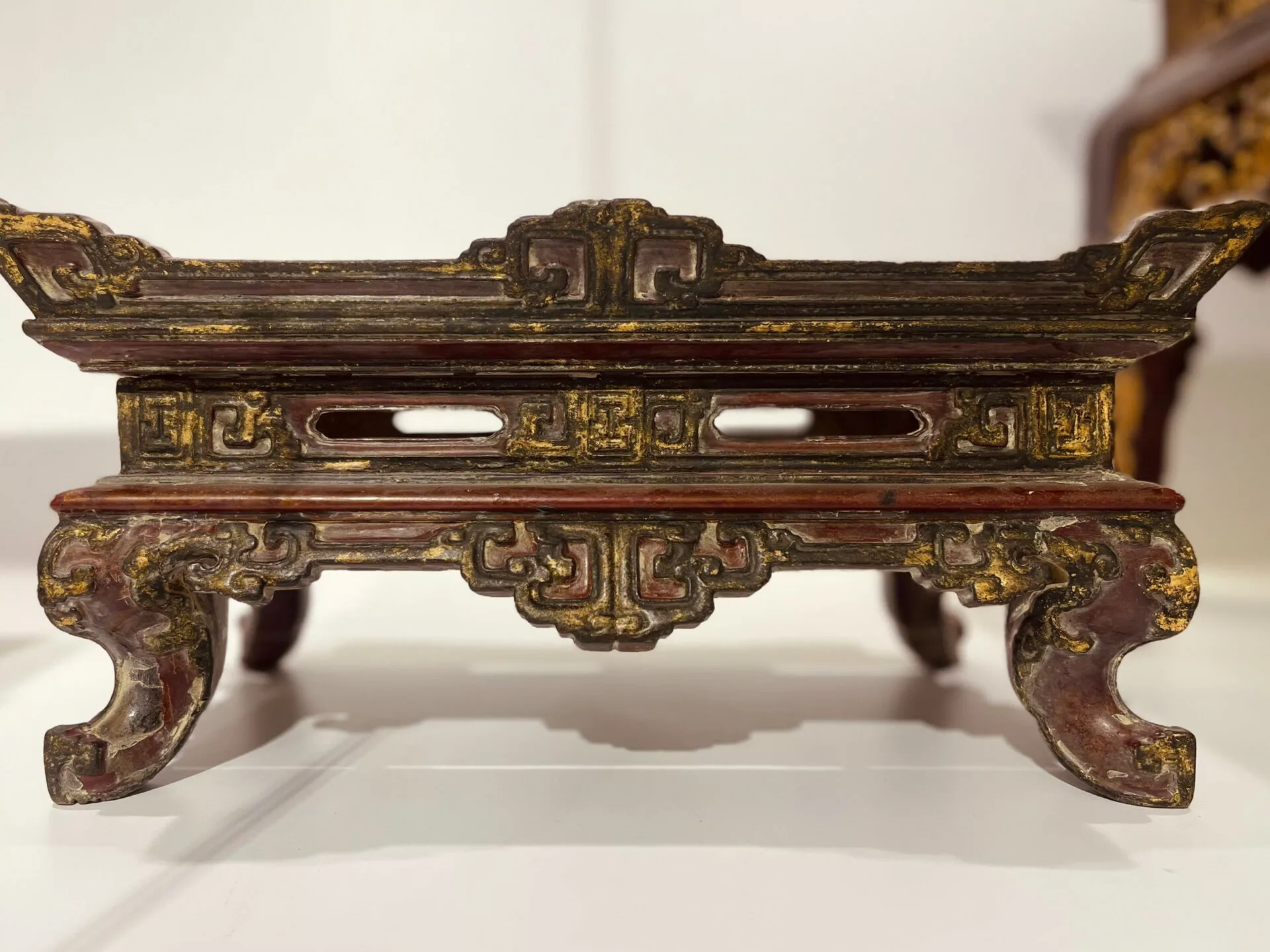 Khay dâng thuốc – Kê tay bắt mạch Vua – Chén uống thuốc và đồ thử thuốc