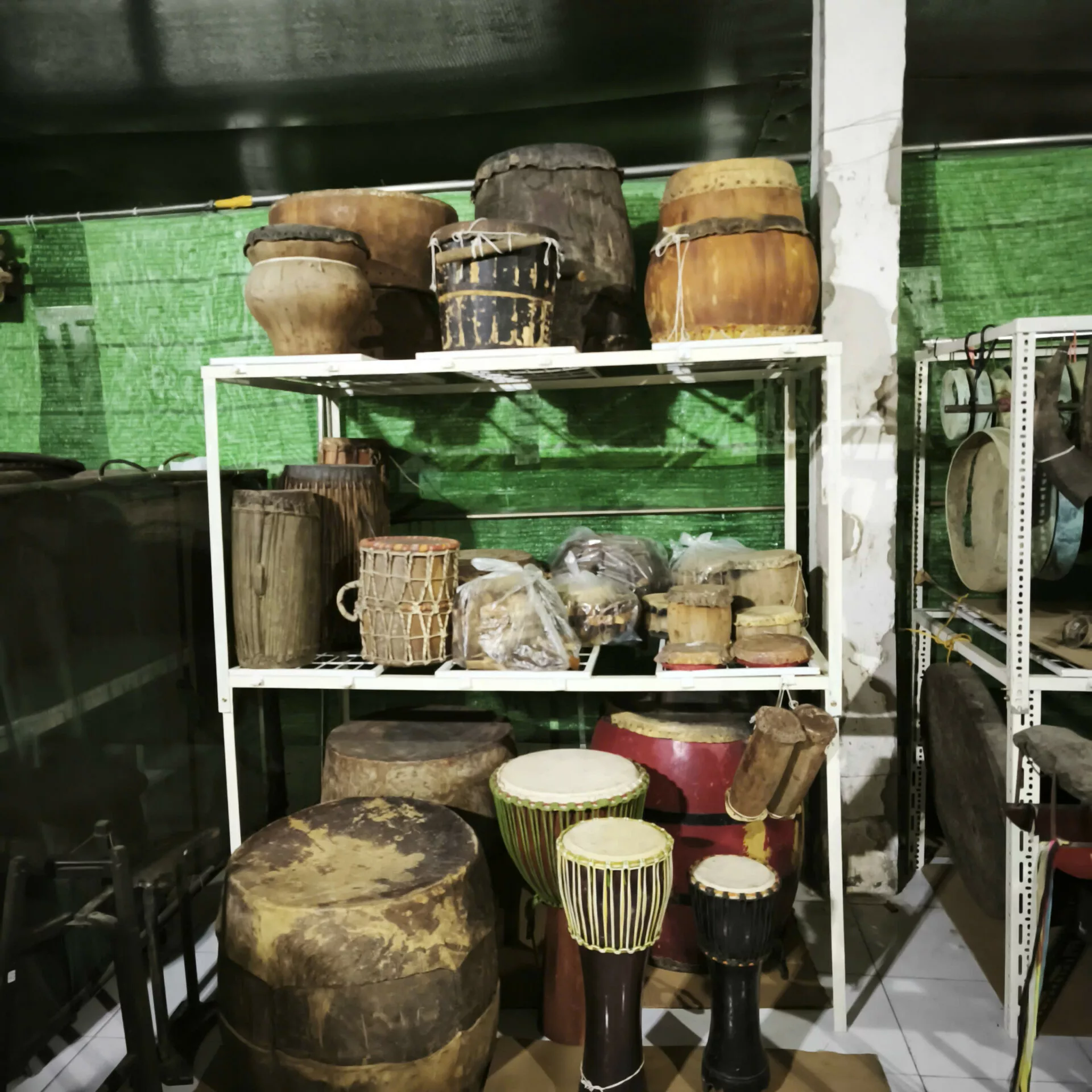 Bộ sưu tập trống các dân tộc