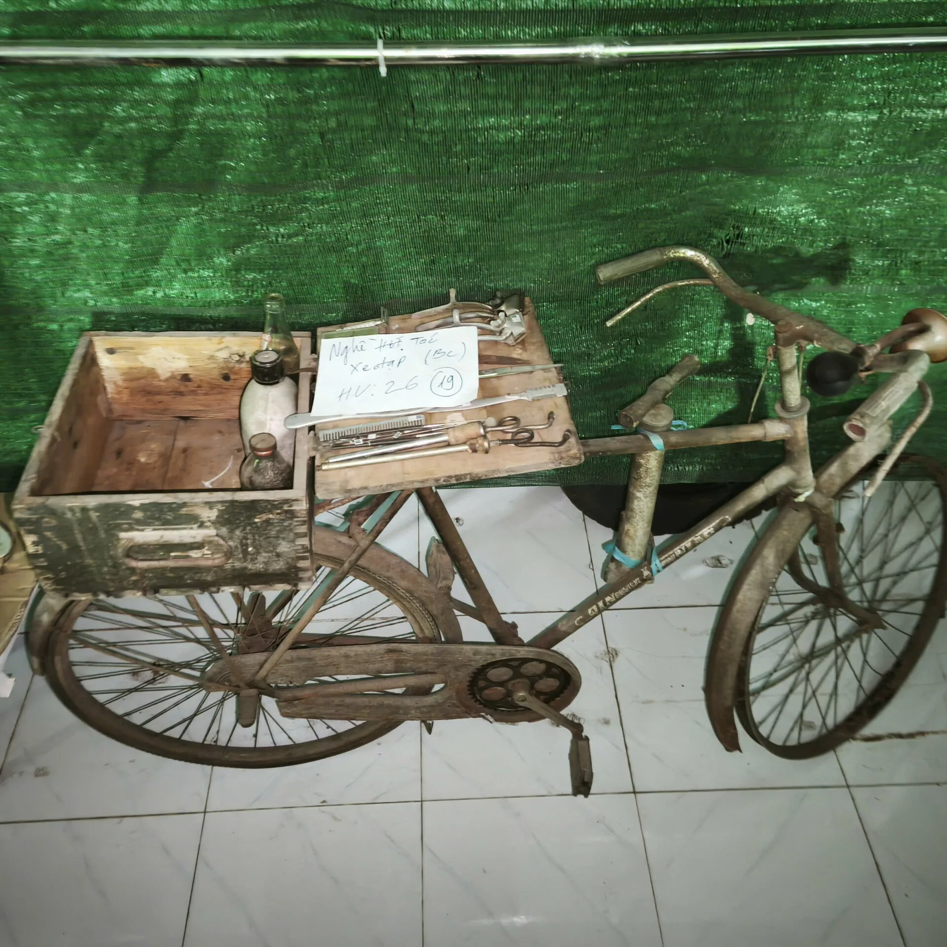 NGHỀ HỚT TÓC DẠO