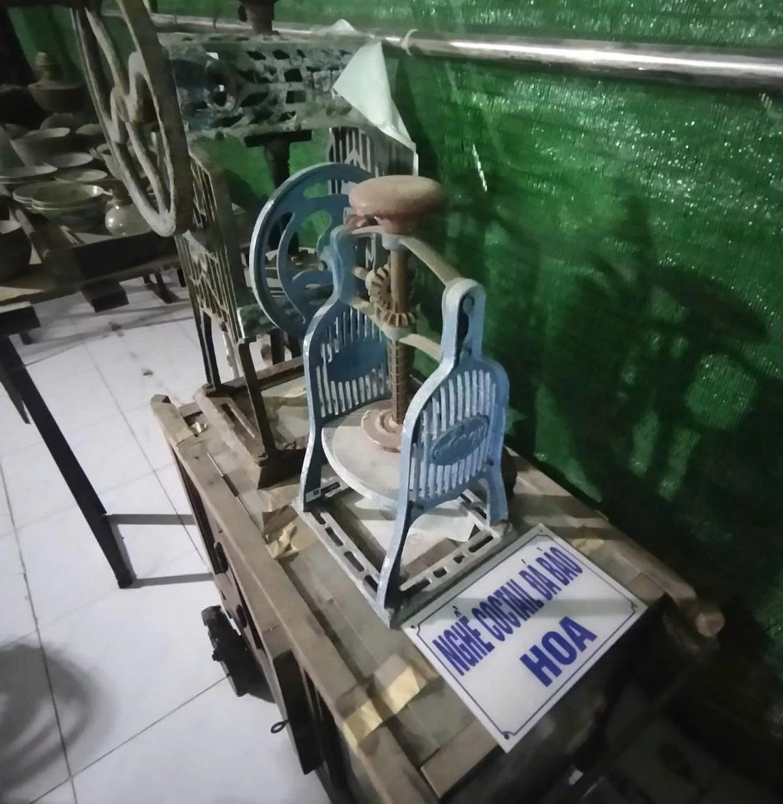 NGHỀ BÁN CÓC TAI ĐÁ BÀO